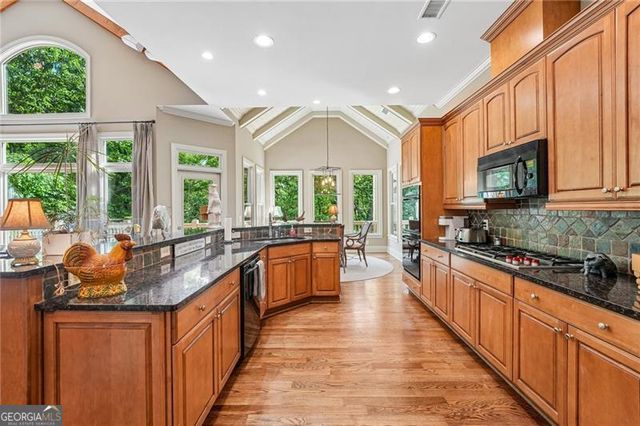 189 Red Trillium Ridge, Big Canoe, GA 30143