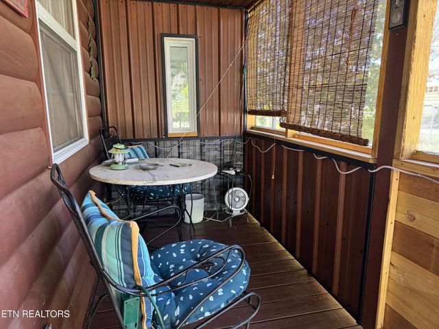 28 Cottage St, Crossville, TN 38571