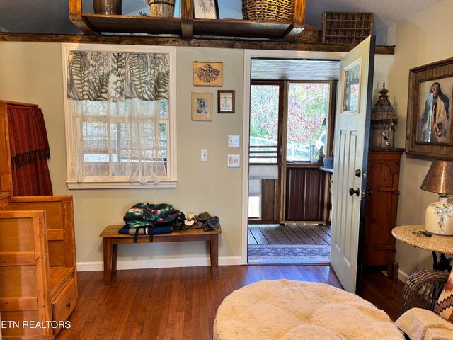 28 Cottage St, Crossville, TN 38571