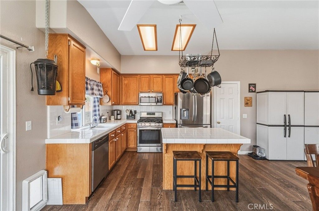 Image 10 of property listing at 17608 Electra, Victorville, CA 92395
