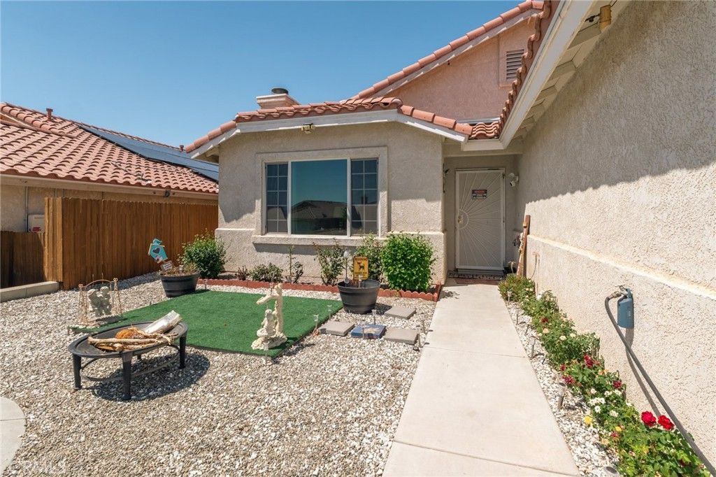Image 3 of property listing at 17608 Electra, Victorville, CA 92395