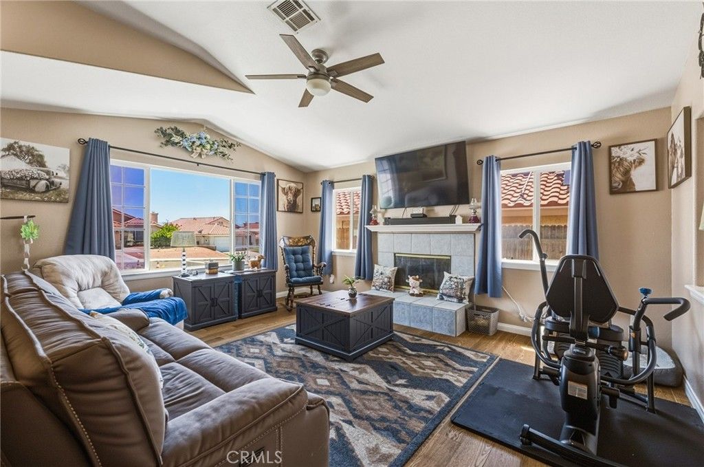 Image 5 of property listing at 17608 Electra, Victorville, CA 92395