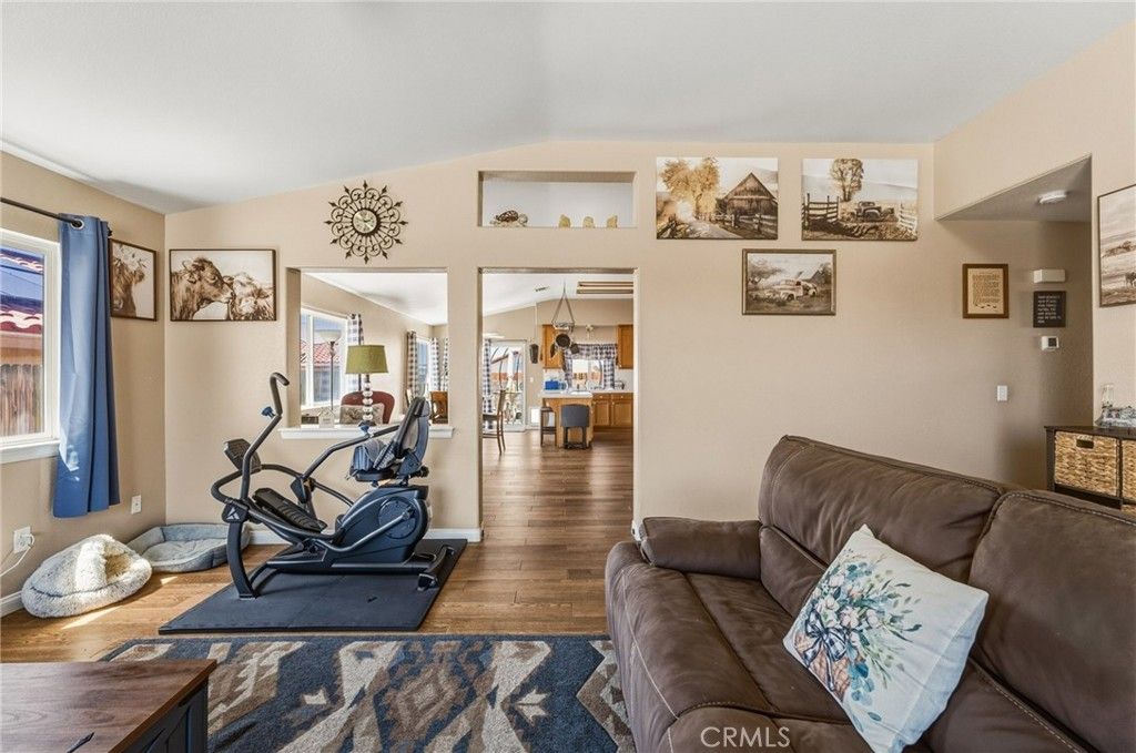 Image 8 of property listing at 17608 Electra, Victorville, CA 92395