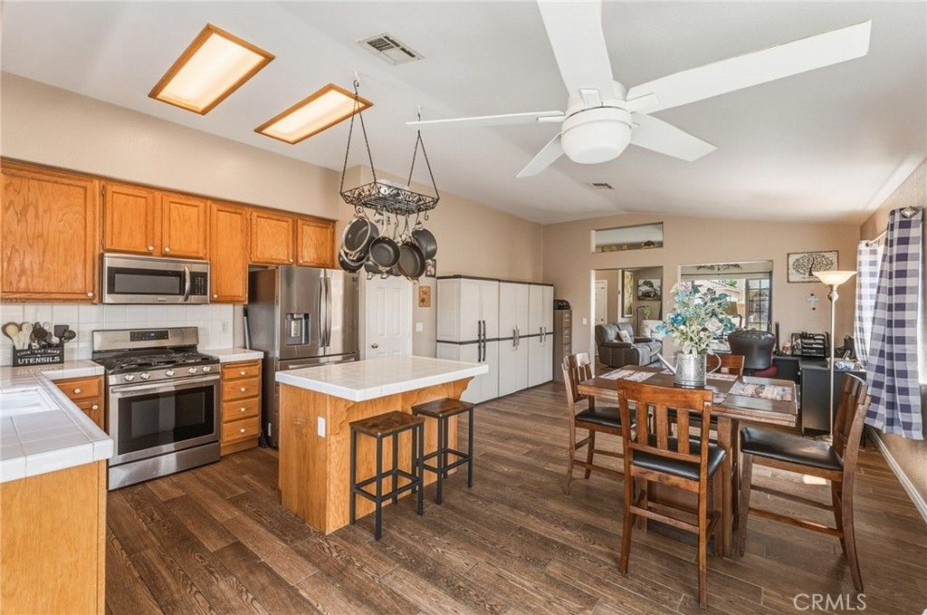 Image 9 of property listing at 17608 Electra, Victorville, CA 92395