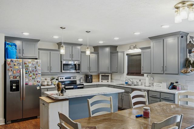 222 Hog Back Ridge Rd, Bethpage, TN 37022