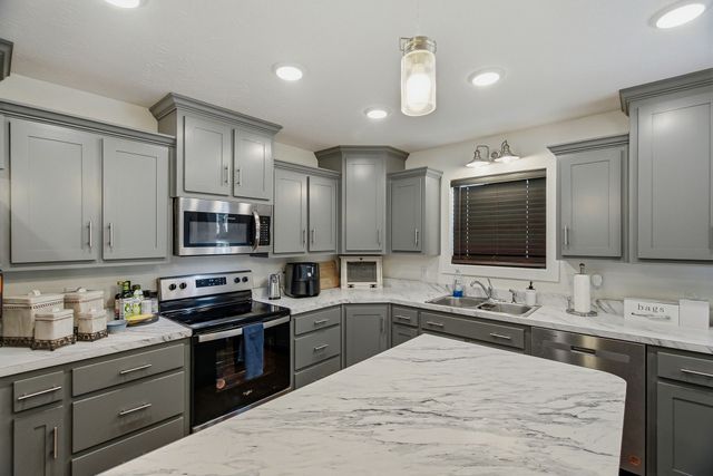 222 Hog Back Ridge Rd, Bethpage, TN 37022