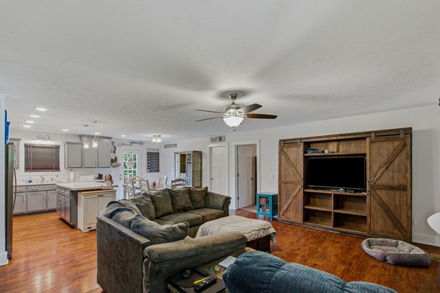 222 Hog Back Ridge Rd, Bethpage, TN 37022