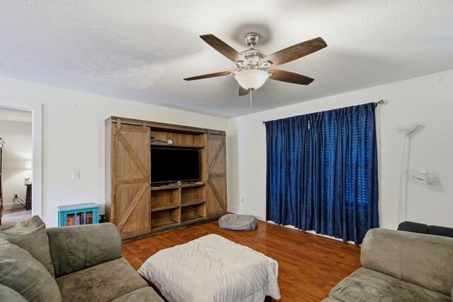 222 Hog Back Ridge Rd, Bethpage, TN 37022
