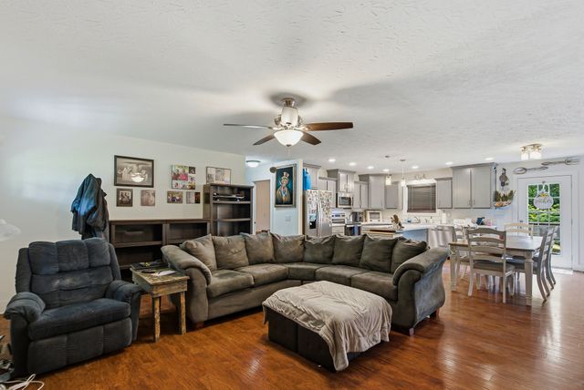 222 Hog Back Ridge Rd, Bethpage, TN 37022