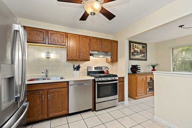 201 Maplebrook Court Z1, Schaumburg, IL 60194