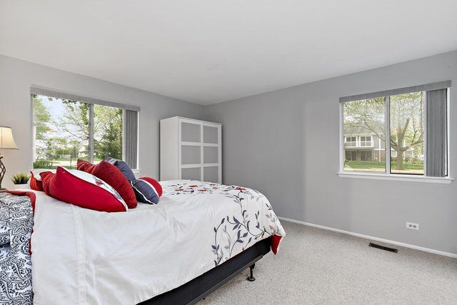 201 Maplebrook Court Z1, Schaumburg, IL 60194