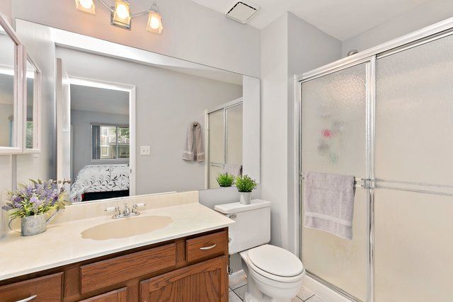 201 Maplebrook Court Z1, Schaumburg, IL 60194