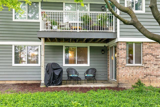 201 Maplebrook Court Z1, Schaumburg, IL 60194