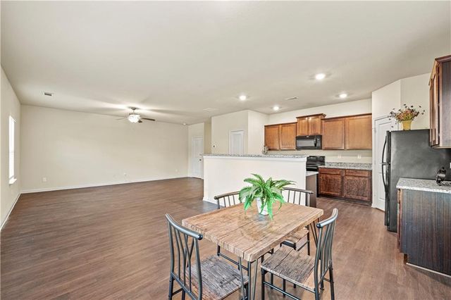 249 Seasons Valley, Pendergrass, GA 30567