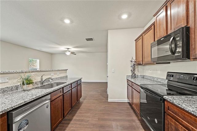 249 Seasons Valley, Pendergrass, GA 30567