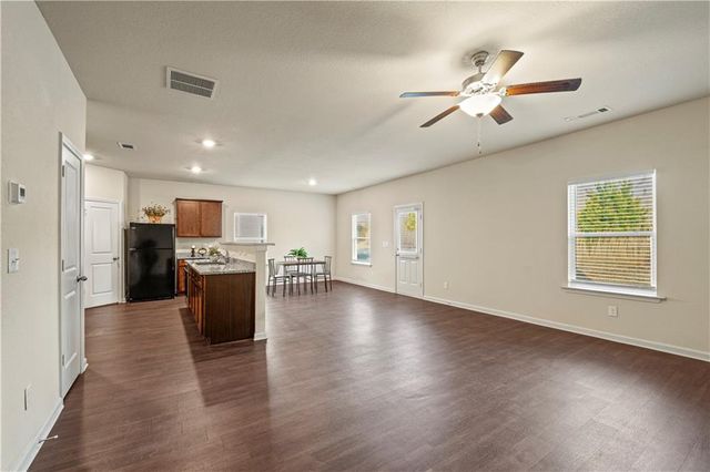 249 Seasons Valley, Pendergrass, GA 30567