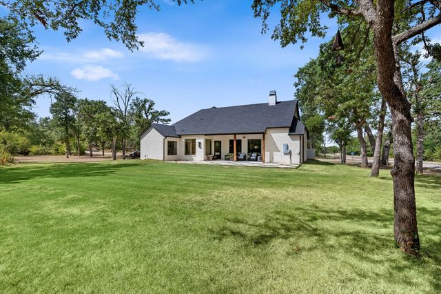 509 Durbin Court, Runaway Bay, TX 76426