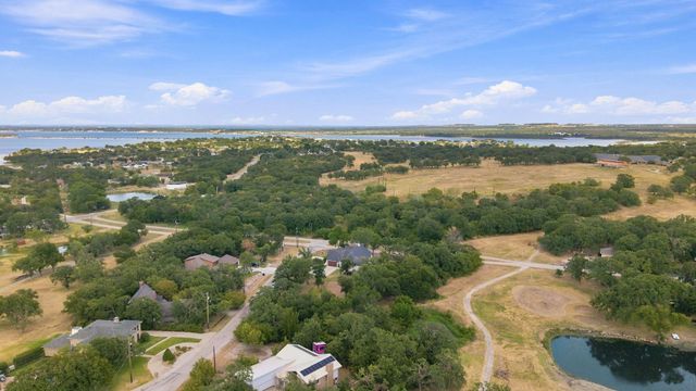 509 Durbin Court, Runaway Bay, TX 76426