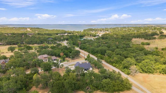 509 Durbin Court, Runaway Bay, TX 76426