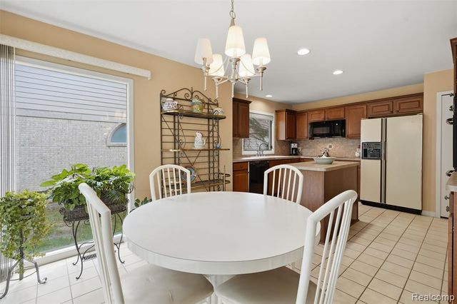 4963 Countryside Drive, West Bloomfield, MI 48323