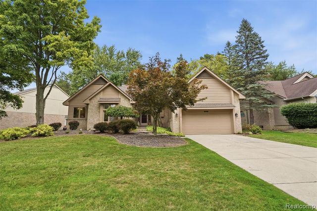 4963 Countryside Drive, West Bloomfield, MI 48323