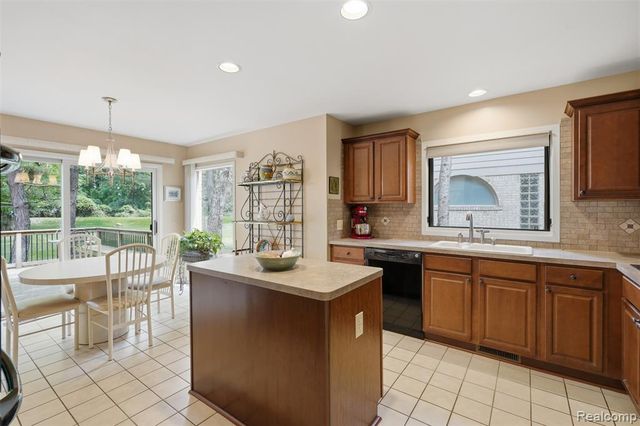 4963 Countryside Drive, West Bloomfield, MI 48323