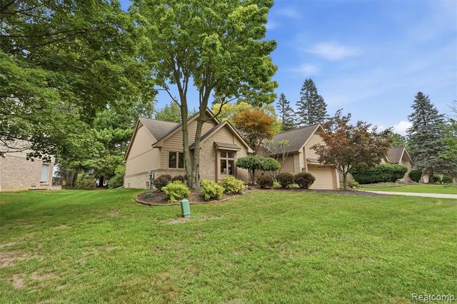 4963 Countryside Drive, West Bloomfield, MI 48323