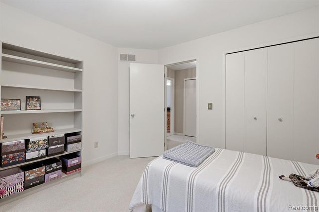 4963 Countryside Drive, West Bloomfield, MI 48323