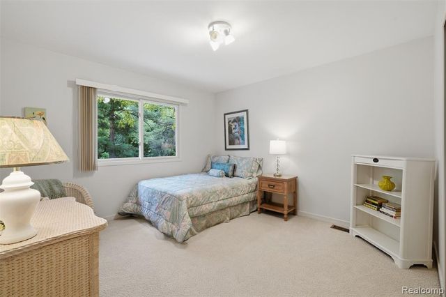 4963 Countryside Drive, West Bloomfield, MI 48323