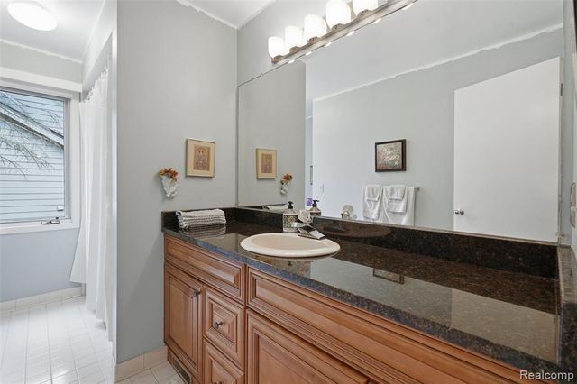 4963 Countryside Drive, West Bloomfield, MI 48323
