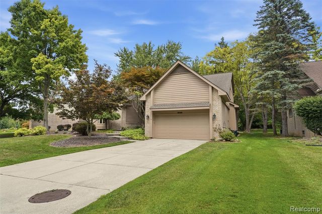 4963 Countryside Drive, West Bloomfield, MI 48323