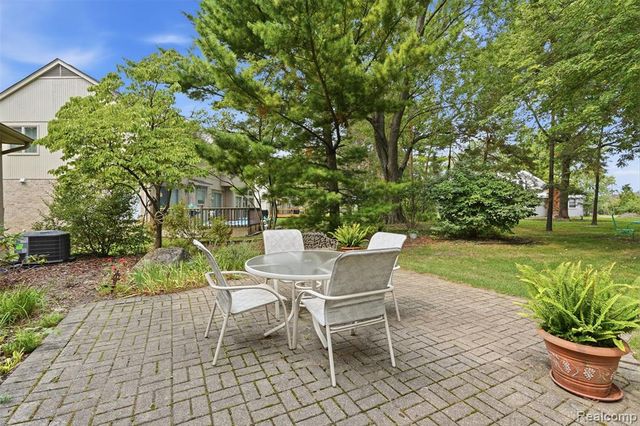 4963 Countryside Drive, West Bloomfield, MI 48323