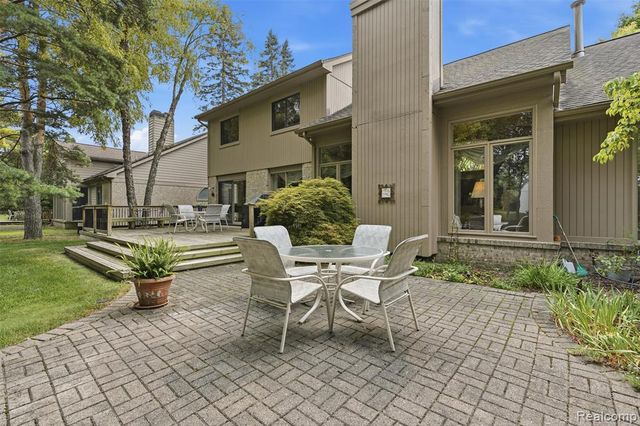 4963 Countryside Drive, West Bloomfield, MI 48323