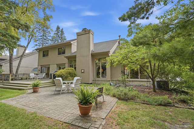 4963 Countryside Drive, West Bloomfield, MI 48323