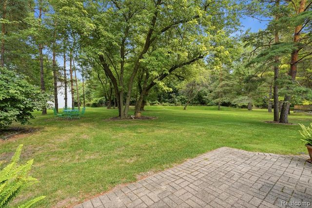 4963 Countryside Drive, West Bloomfield, MI 48323