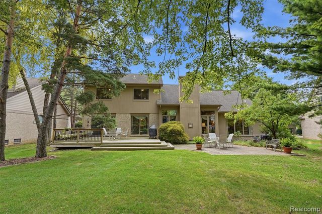 4963 Countryside Drive, West Bloomfield, MI 48323