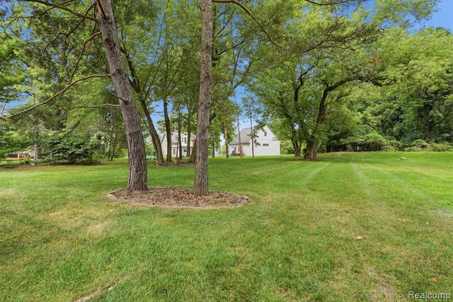 4963 Countryside Drive, West Bloomfield, MI 48323
