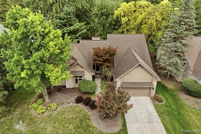 4963 Countryside Drive, West Bloomfield, MI 48323