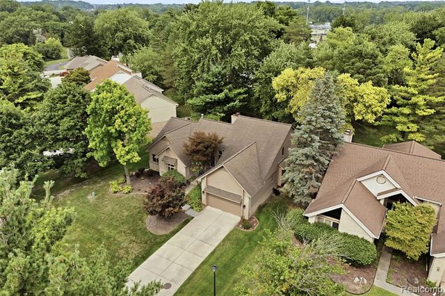 4963 Countryside Drive, West Bloomfield, MI 48323