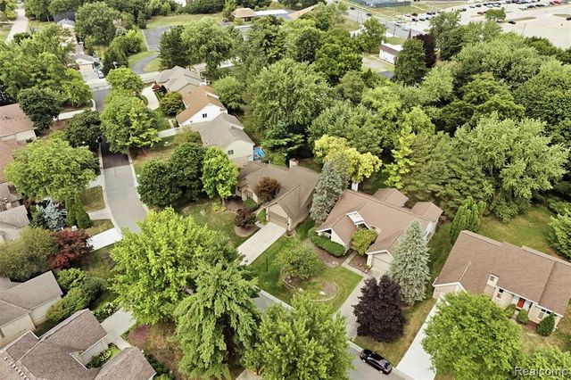 4963 Countryside Drive, West Bloomfield, MI 48323