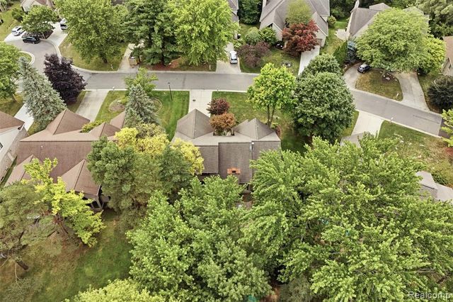 4963 Countryside Drive, West Bloomfield, MI 48323