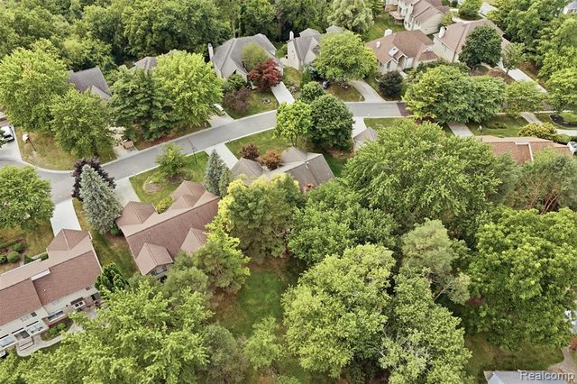 4963 Countryside Drive, West Bloomfield, MI 48323