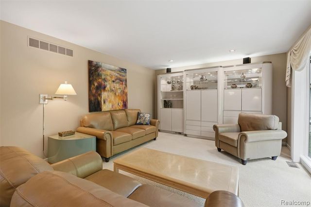 4963 Countryside Drive, West Bloomfield, MI 48323
