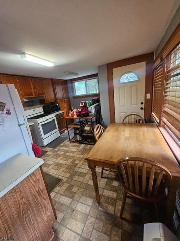 215 W 3Rd Ave, Roselle Boro, NJ 07203