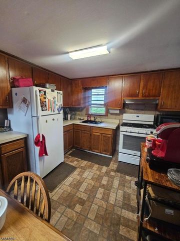 215 W 3Rd Ave, Roselle Boro, NJ 07203