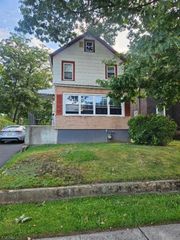 215 W 3Rd Ave, Roselle Boro, NJ 07203