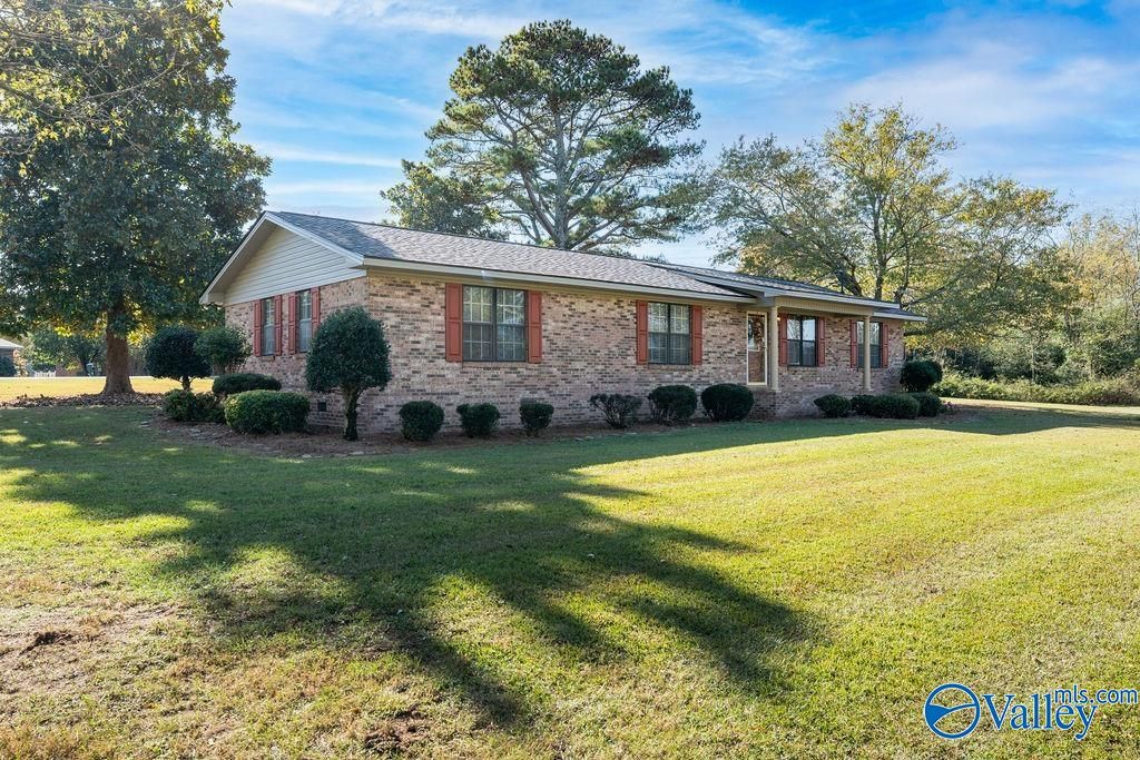 2844 Rainbow Avenue N, Rainsville, AL 35986