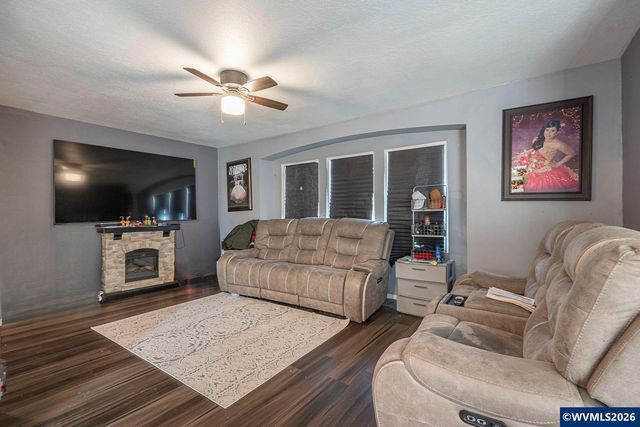 3350 Oak Knoll Rd NW, Salem, OR 97304