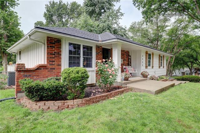 2420 SW Rome Court, Blue Springs, MO 64015