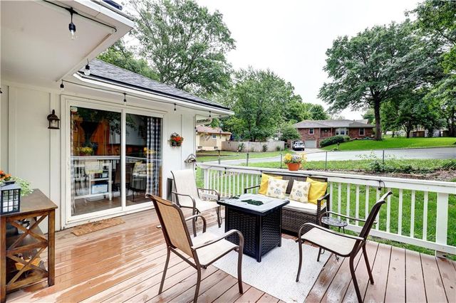 2420 SW Rome Court, Blue Springs, MO 64015